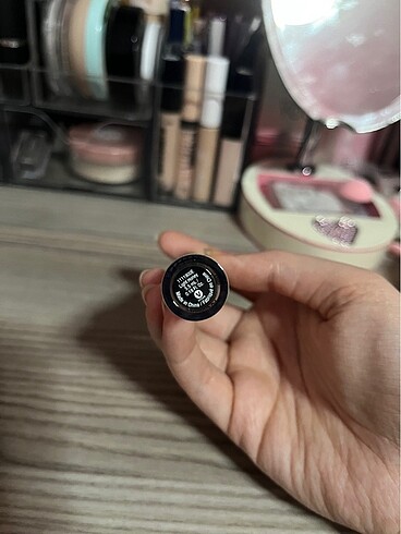 Wet n wild Kapatıcı