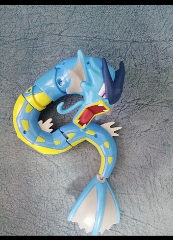 Gyarados pokemon topu ve figürü