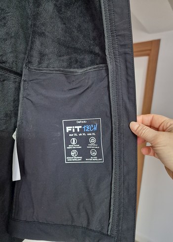 Fermuarlı Siyah Kadın Spor Ceketi - Görsel 4