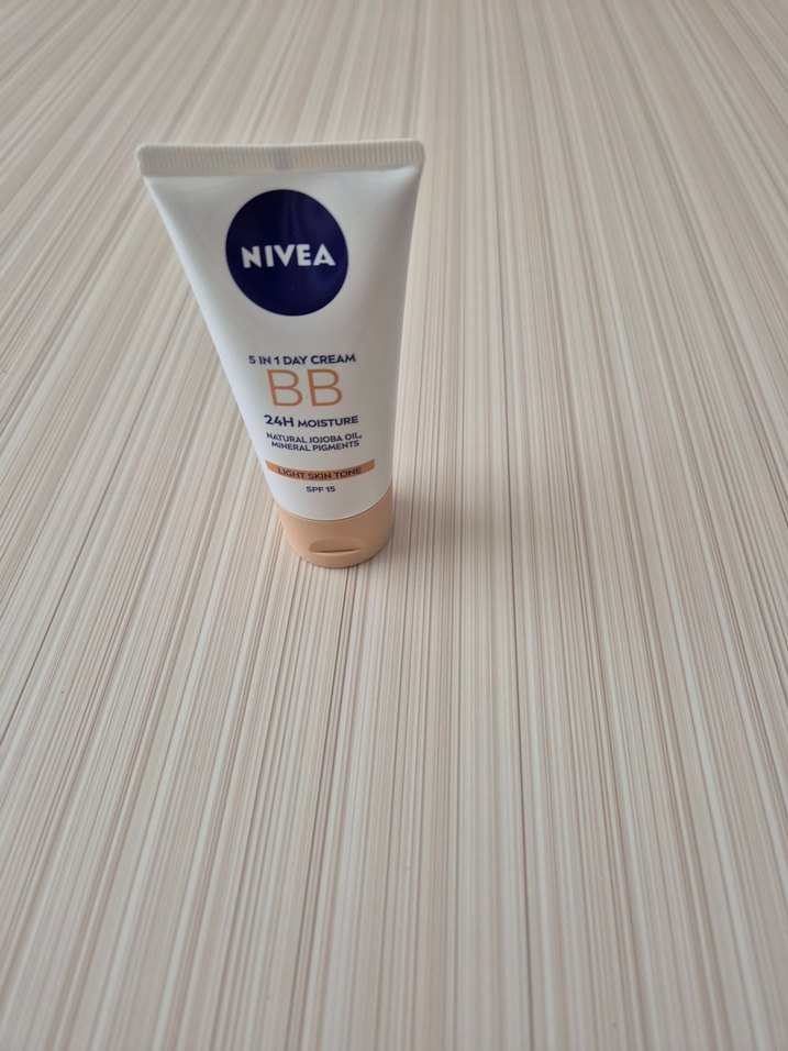Nivea BB Krem Nemlendirici Açık Ton 50ml - Görsel 2