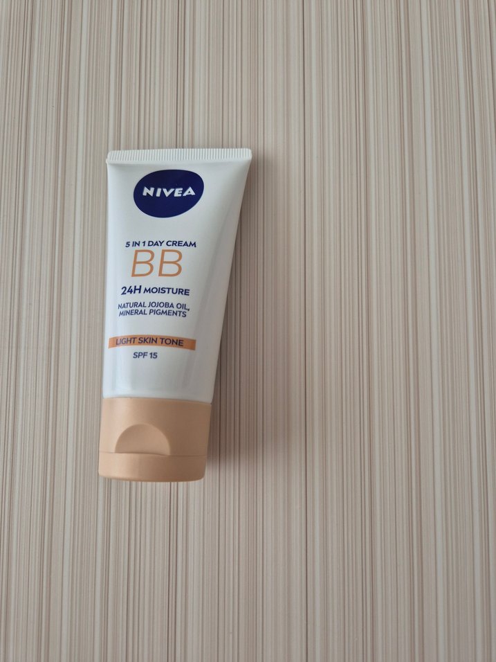 Nivea BB Krem Nemlendirici Açık Ton 50ml - Görsel 4