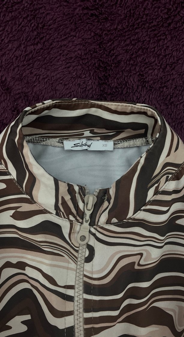 Kahverengi Batik Desenli Uzun Kollu Bluz - Görsel 2