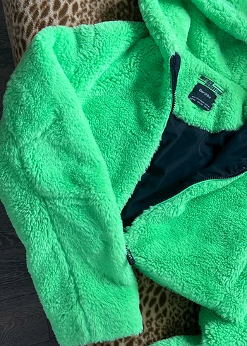 Yeşil Kapüşonlu Sıcak Kadın Ceketi - Görsel 3