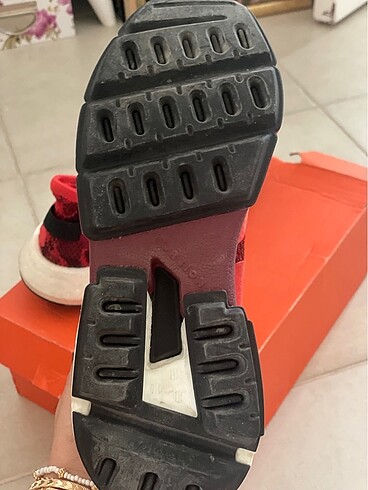 40 Beden kırmızı Renk Adidas Basketbol Ayakkabısı
