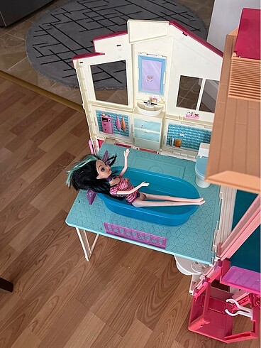 Beden Barbi malibu evi