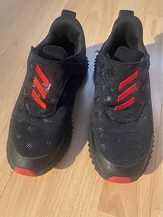Adidas çocuk spor ayakkabısı