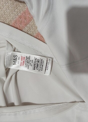 Marks & Spencer Şortlu etek ve tişört.