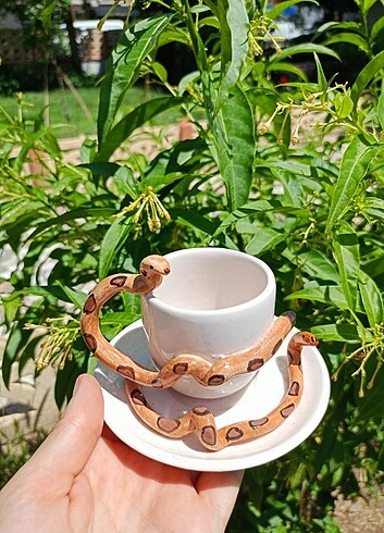 Seramik yılanlı fincan