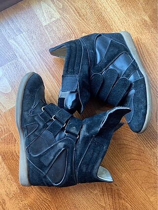 Gizli topuk bot sneaker