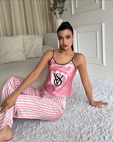 Victoria?s Secret askılı çizgili pembe pijama takımı