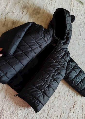 Siyah Kapüşonlu Erkek Çocuk Mont - Görsel 2