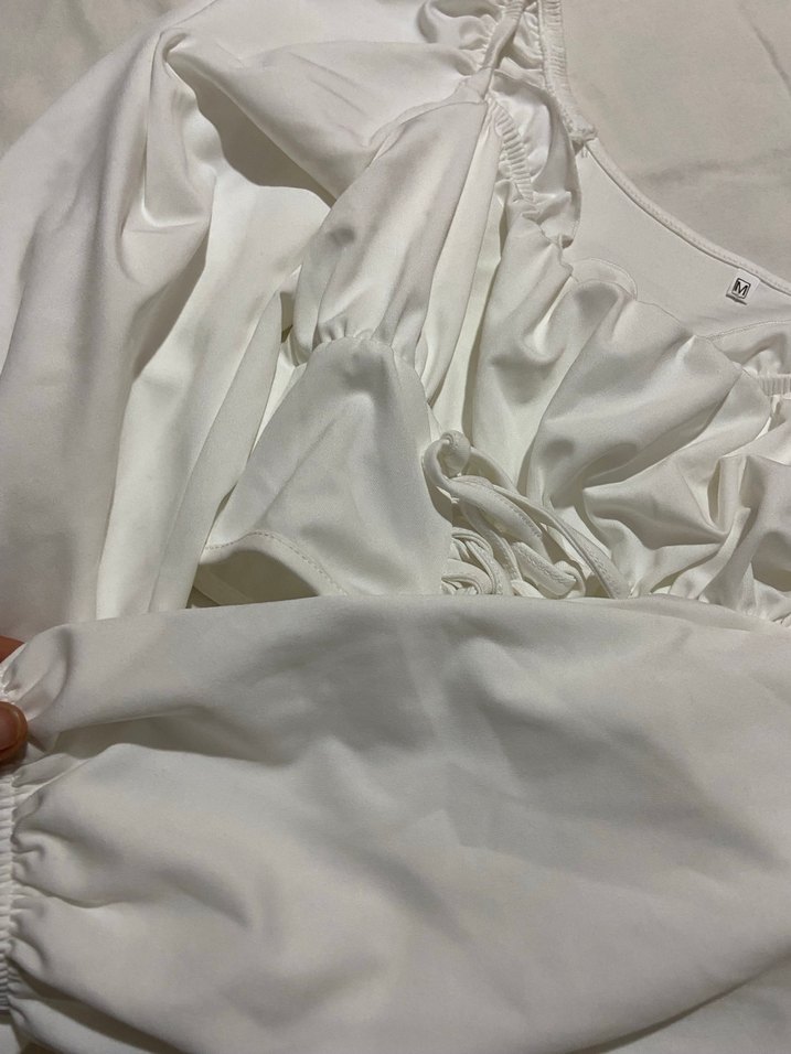 Beyaz Keten Drapeli Askılı Bluz - Görsel 3