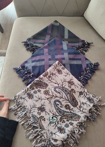 boncuklu eşarp - Görsel 2