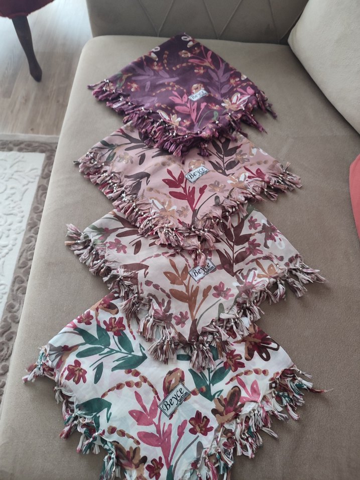 boncuklu eşarp - Görsel 2