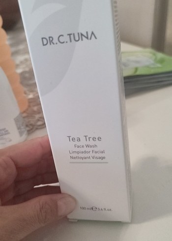 Dr.C.Tuna Çay Ağacı Özlü Yüz Temizleyici 100 ml