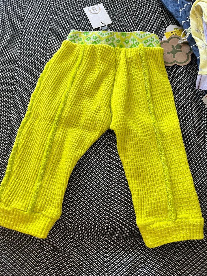 Kız Çocuk fırfırlı fosforlu yeşil Pantolon - Görsel 2