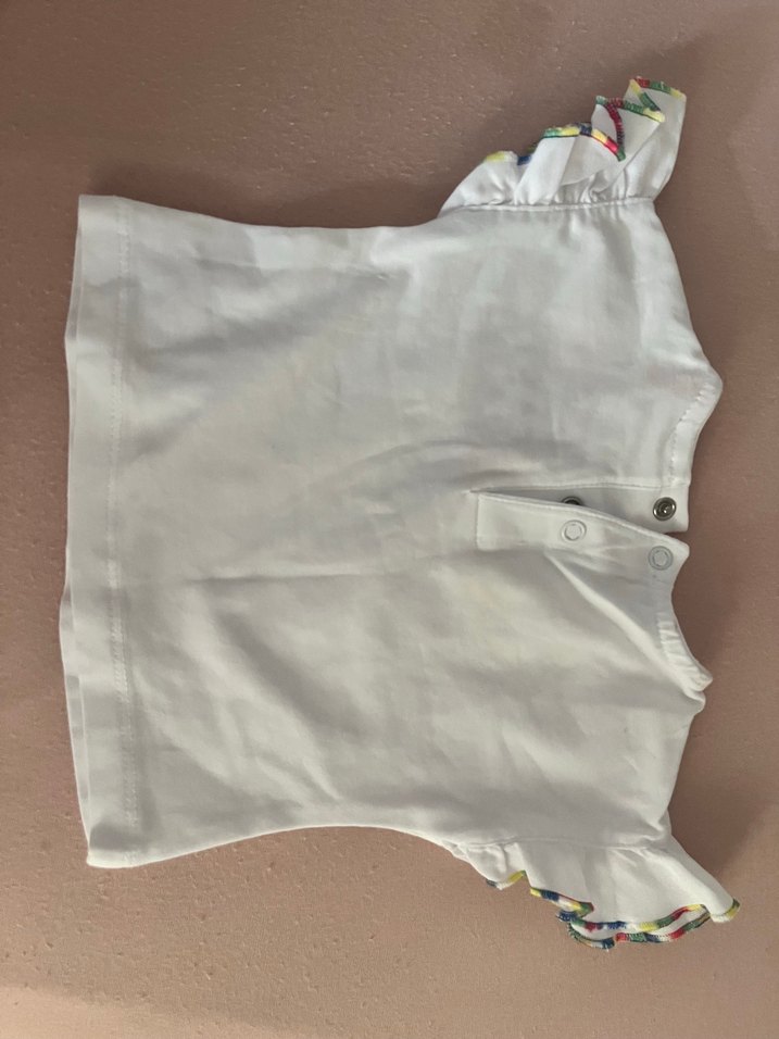 Kız Çocuk Düğmeli Nakışlı Beyaz Tişört - Görsel 2