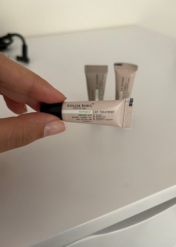 Atelier Rebul Dudak Parlatıcısı ve Kremi
