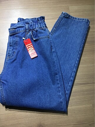 Beli lastikli boyfrend momjeans