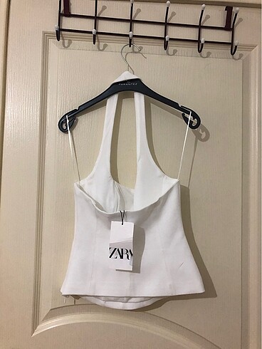 Zara Vücuda Oturan Halter Yaka Bluz