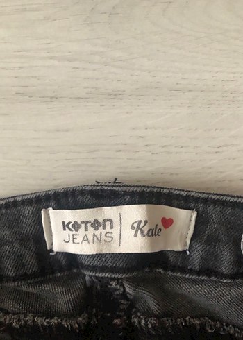 Gri Kadın Kemerli Dar Kesim Kot Pantolon - Görsel 3