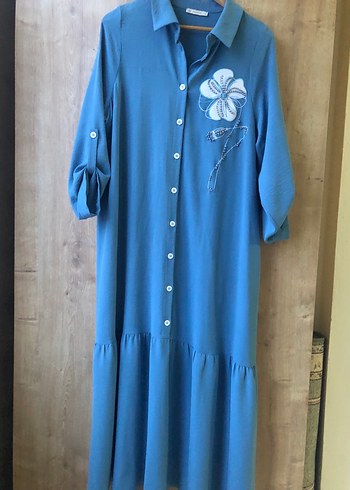 Düğmeli Mavi Nakışlı Uzun Keten Elbise - Görsel 11