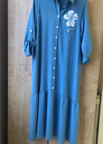 Düğmeli Mavi Nakışlı Uzun Keten Elbise - Görsel 10
