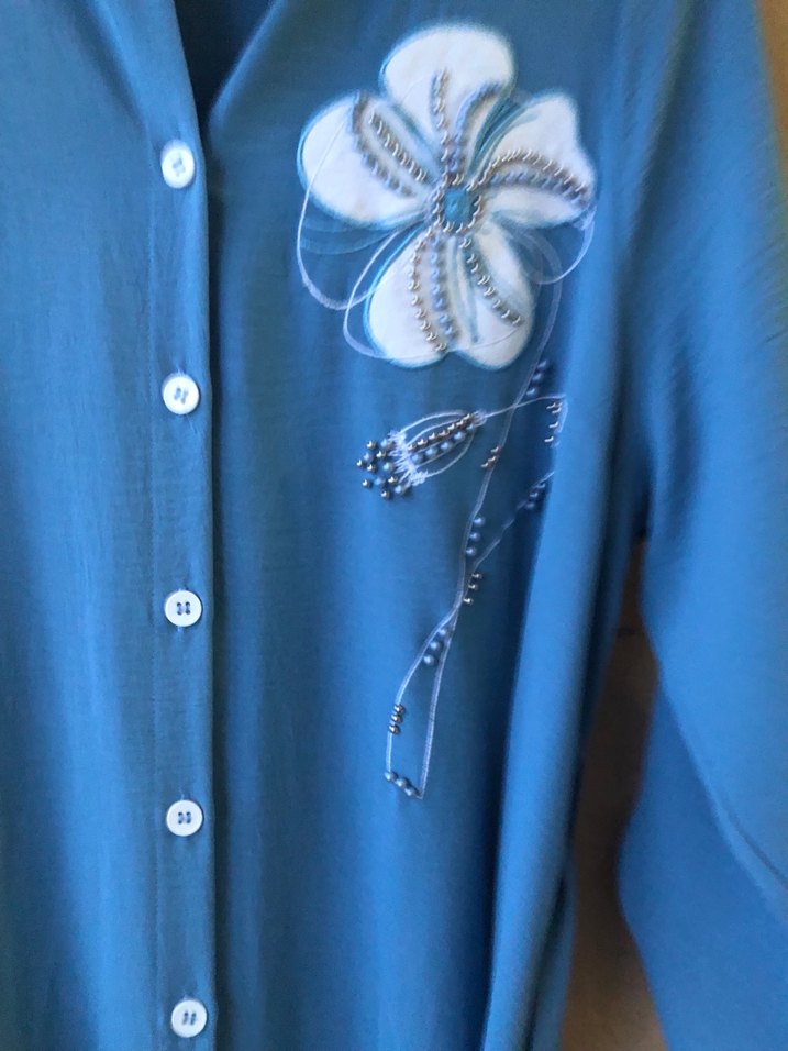 Düğmeli Mavi Nakışlı Uzun Keten Elbise - Görsel 2