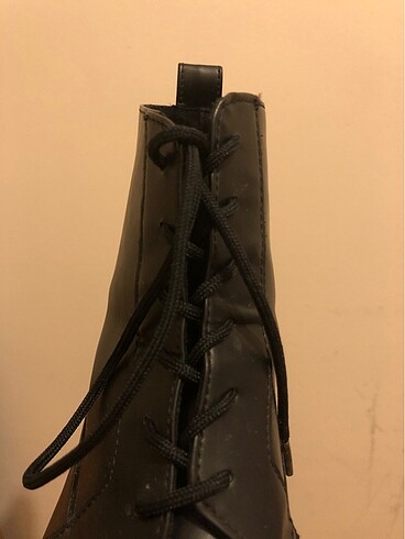 40 Beden Siyah bot pull bear