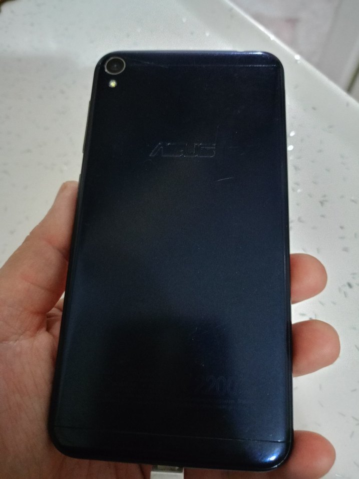 Kırık Ekranlı Siyah Android Telefon - Görsel 3