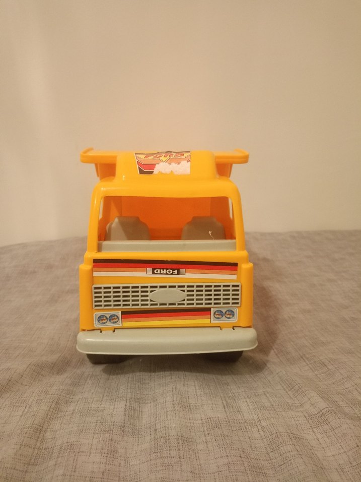 Sarı Oyuncak Kamyonet - Görsel 2