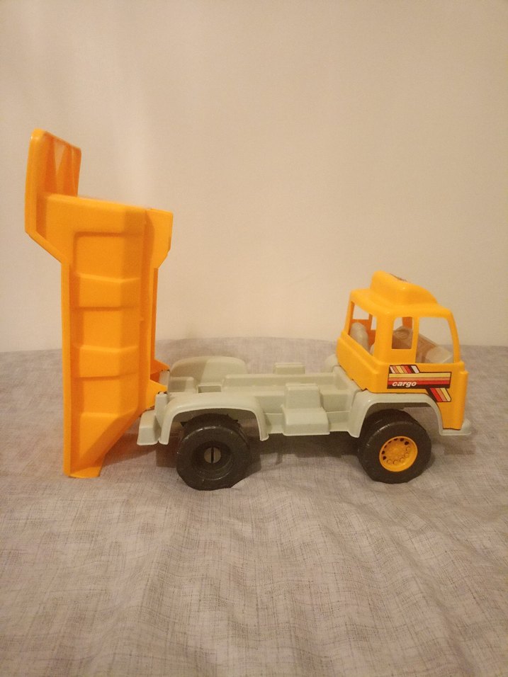 Sarı Oyuncak Kamyonet - Görsel 3