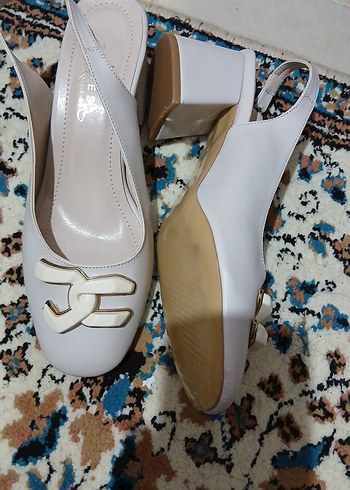 Beyaz Tokalı Kadın Topuklu Ayakkabı - Görsel 2