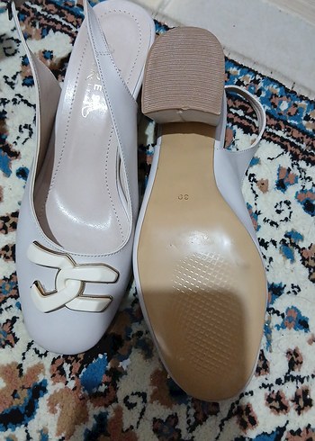 Beyaz Tokalı Kadın Topuklu Ayakkabı - Görsel 3