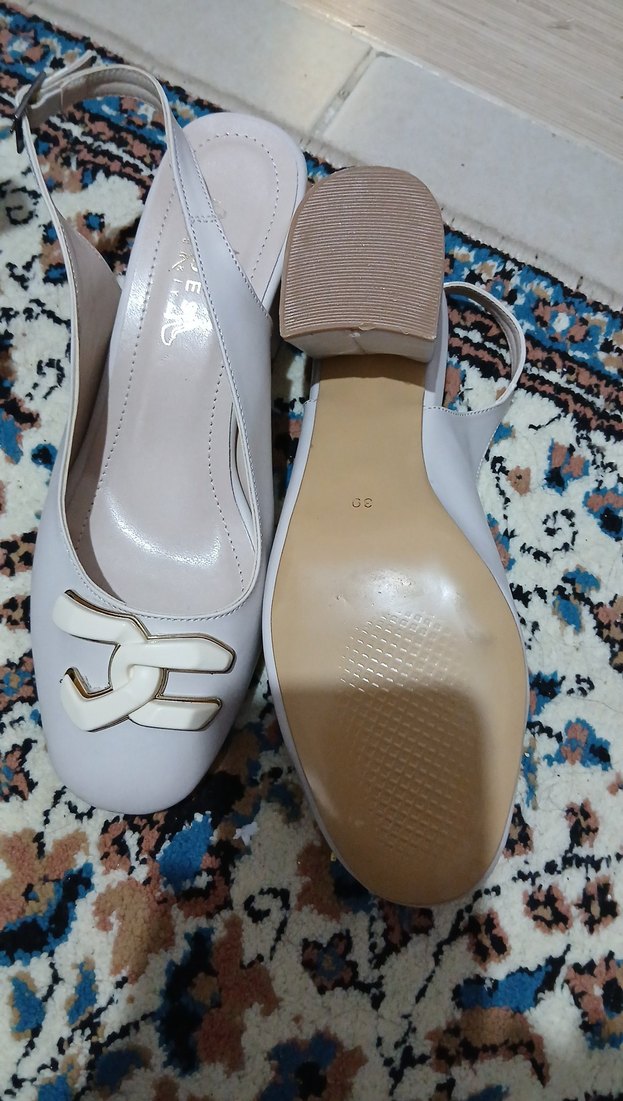 Beyaz Tokalı Kadın Topuklu Ayakkabı - Görsel 3