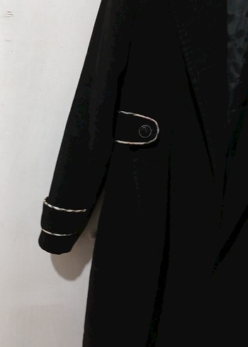 Kapüşonlu Siyah Kaban - Görsel 3