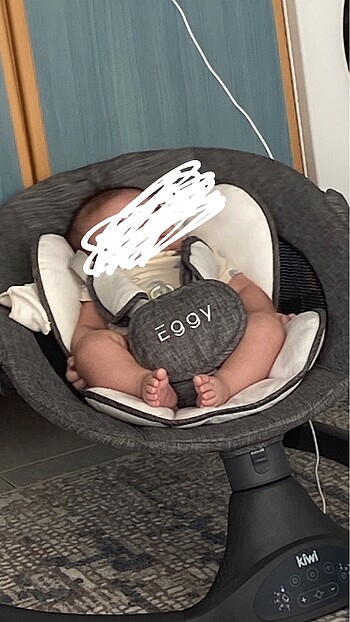 Otomatik sallanan bebek ana kucağı