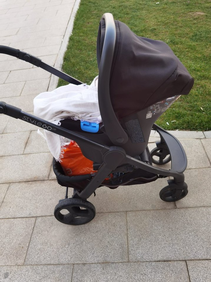 Gri ve Siyah Bebek Arabası - Görsel 3