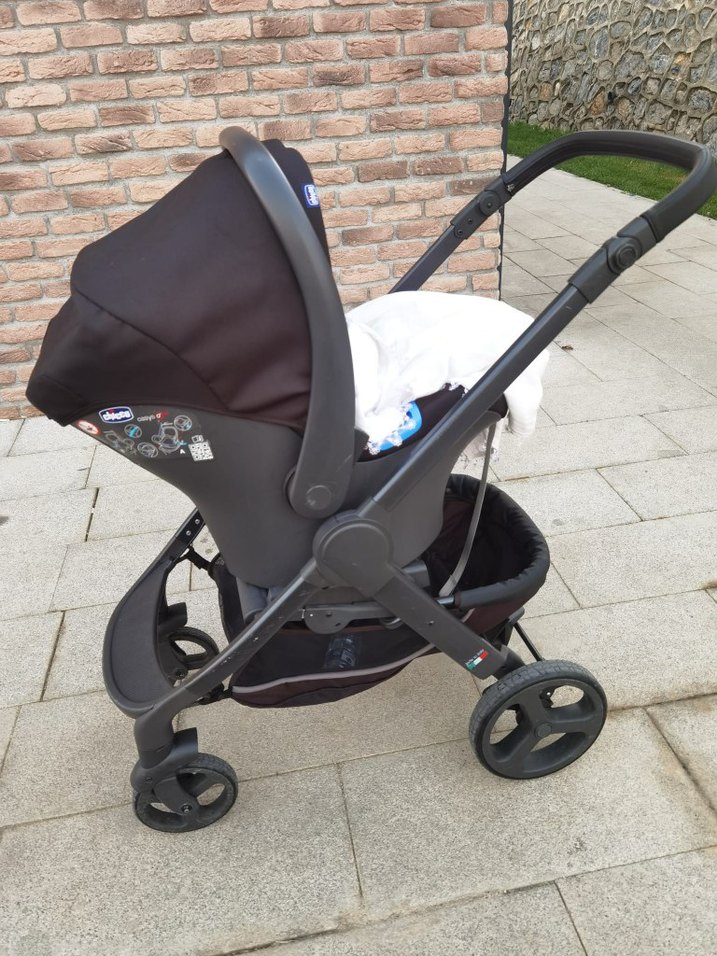 Gri ve Siyah Bebek Arabası - Görsel 4