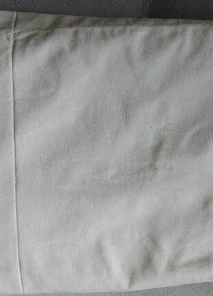 Linens marka krem renk masa örtüsü