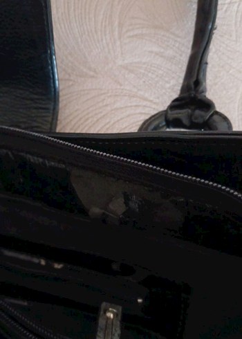 Siyah Parlak Deri Tokalı Kadın Çanta - Görsel 5