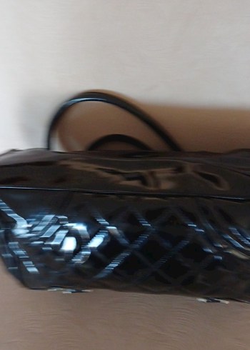 Siyah Parlak Deri Tokalı Kadın Çanta - Görsel 7