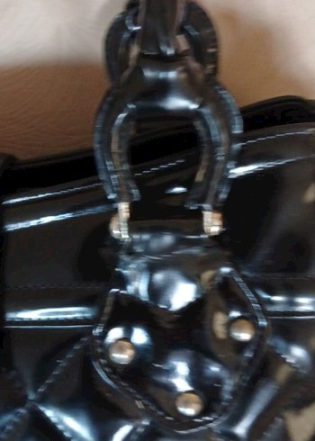 Siyah Parlak Deri Tokalı Kadın Çanta - Görsel 8