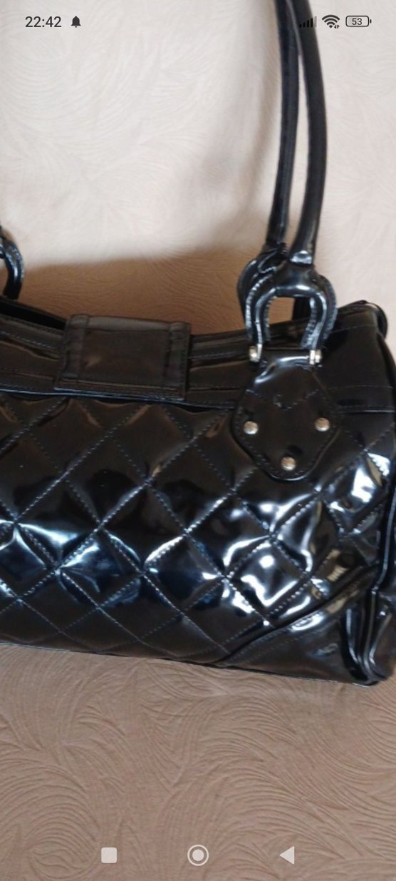 Siyah Parlak Deri Tokalı Kadın Çanta - Görsel 3