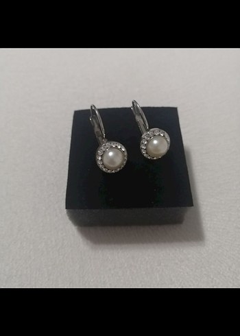 İşlemeli Mini Beyaz İnci Küpeler - Görsel 2