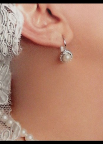 İşlemeli Mini Beyaz İnci Küpeler - Görsel 4