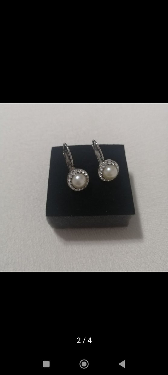 İşlemeli Mini Beyaz İnci Küpeler - Görsel 2