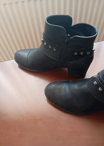 Gri Deri Tokalı Blok Topuklu Bot - Görsel 6