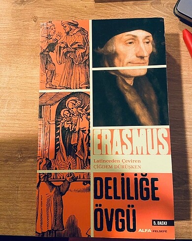 DELİLİĞE ÖVGÜ