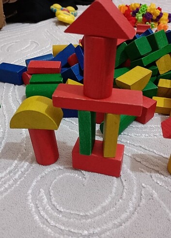 Oyuncak ahşap bloklar